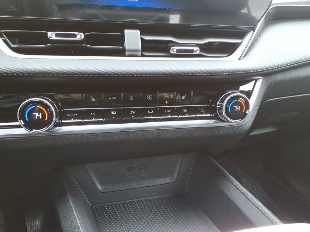 New 2026 Chevrolet Equinox LT w/ Convenience Package II image 8