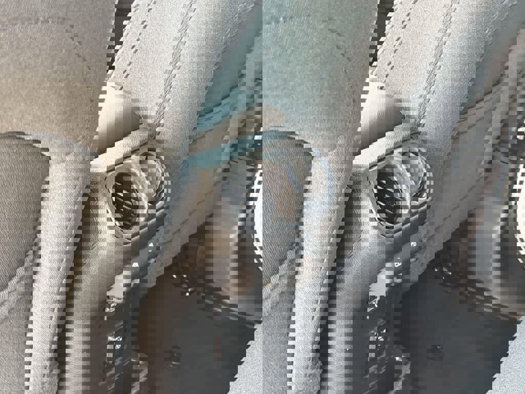 Used 2025 Jeep Wrangler Sahara image 29