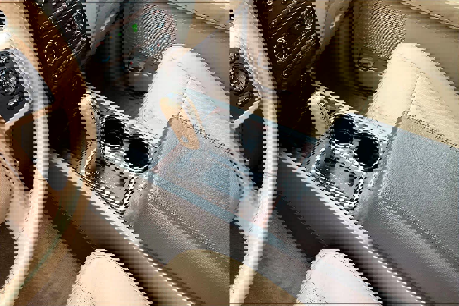 Used 2014 Ford Expedition XLT w/ Equipment Group 202A RWD image 17