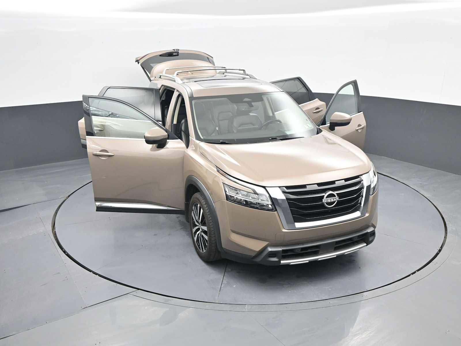 Used 2023 Nissan Pathfinder Platinum w/ Cargo Package AWD/4WD image 26