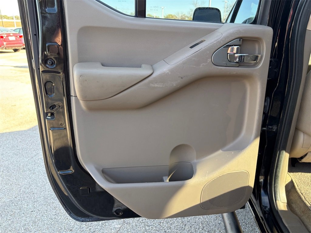 Used 2013 Nissan Frontier SV image 27