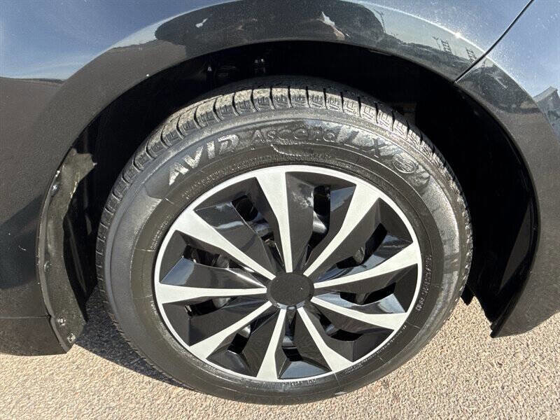 Used 2020 Toyota Corolla L image 17