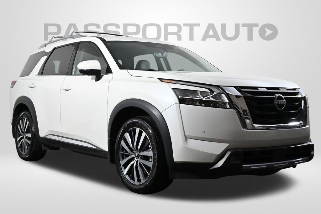 Used 2022 Nissan Pathfinder Platinum w/ Cargo Package image 4