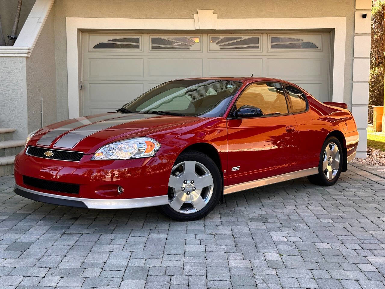 Used 2007 Chevrolet Monte Carlo SS w/ Silver Rally Stripe Package FWD image 1