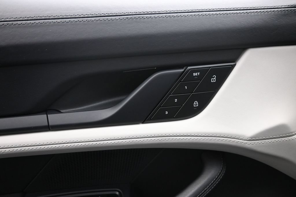 Certified 2023 Porsche Taycan 4 Cross Turismo AWD/4WD image 11