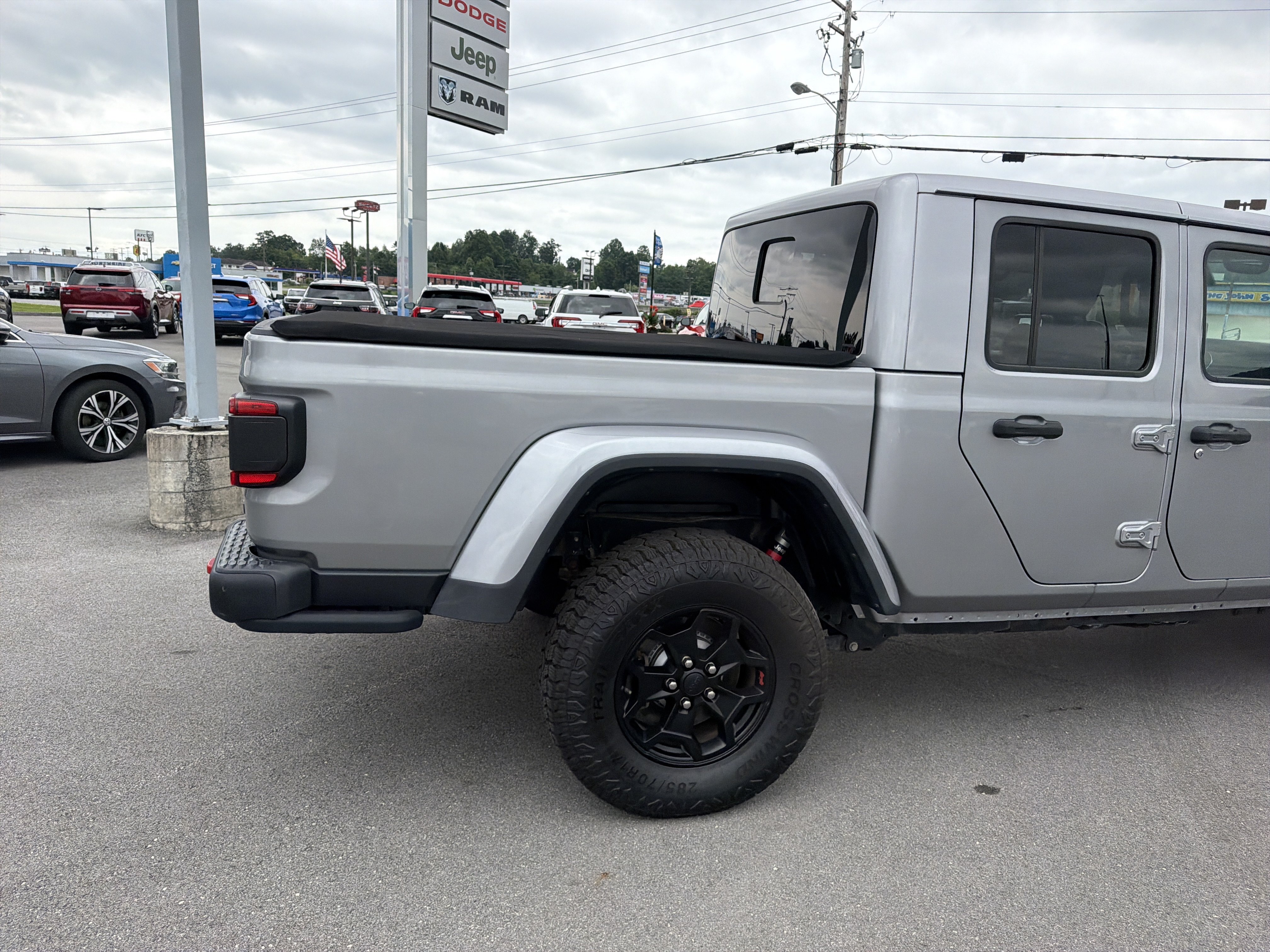 Used 2020 Jeep Gladiator Rubicon AWD/4WD image 6