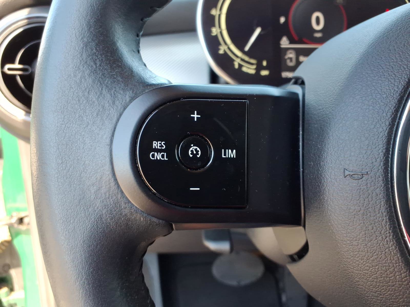 Used 2022 MINI Cooper 2-Door Hardtop image 18