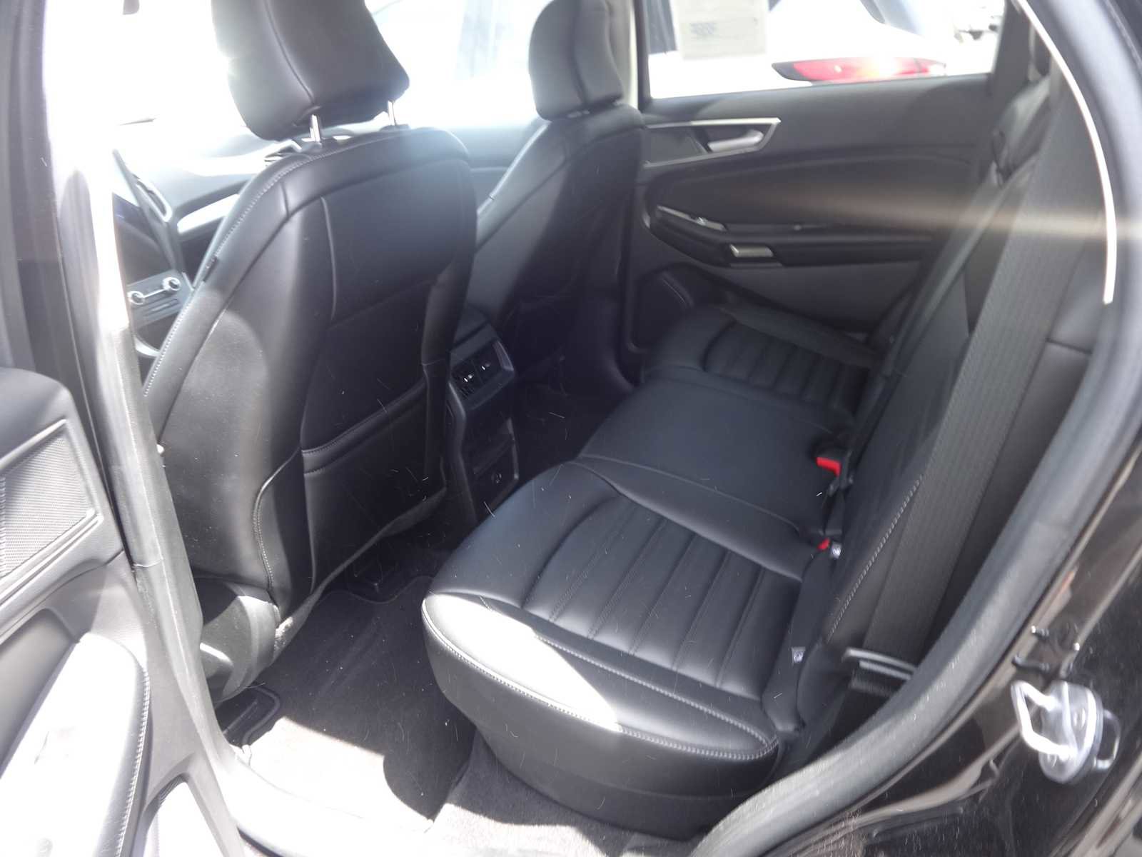 Used 2022 Ford Edge SEL image 11