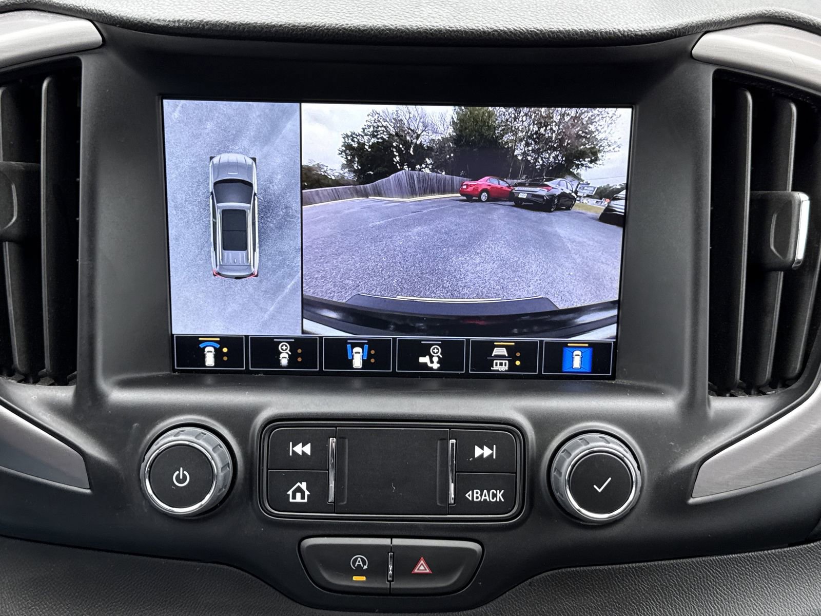 Used 2024 GMC Terrain AT4 w/ Infotainment Package II image 27