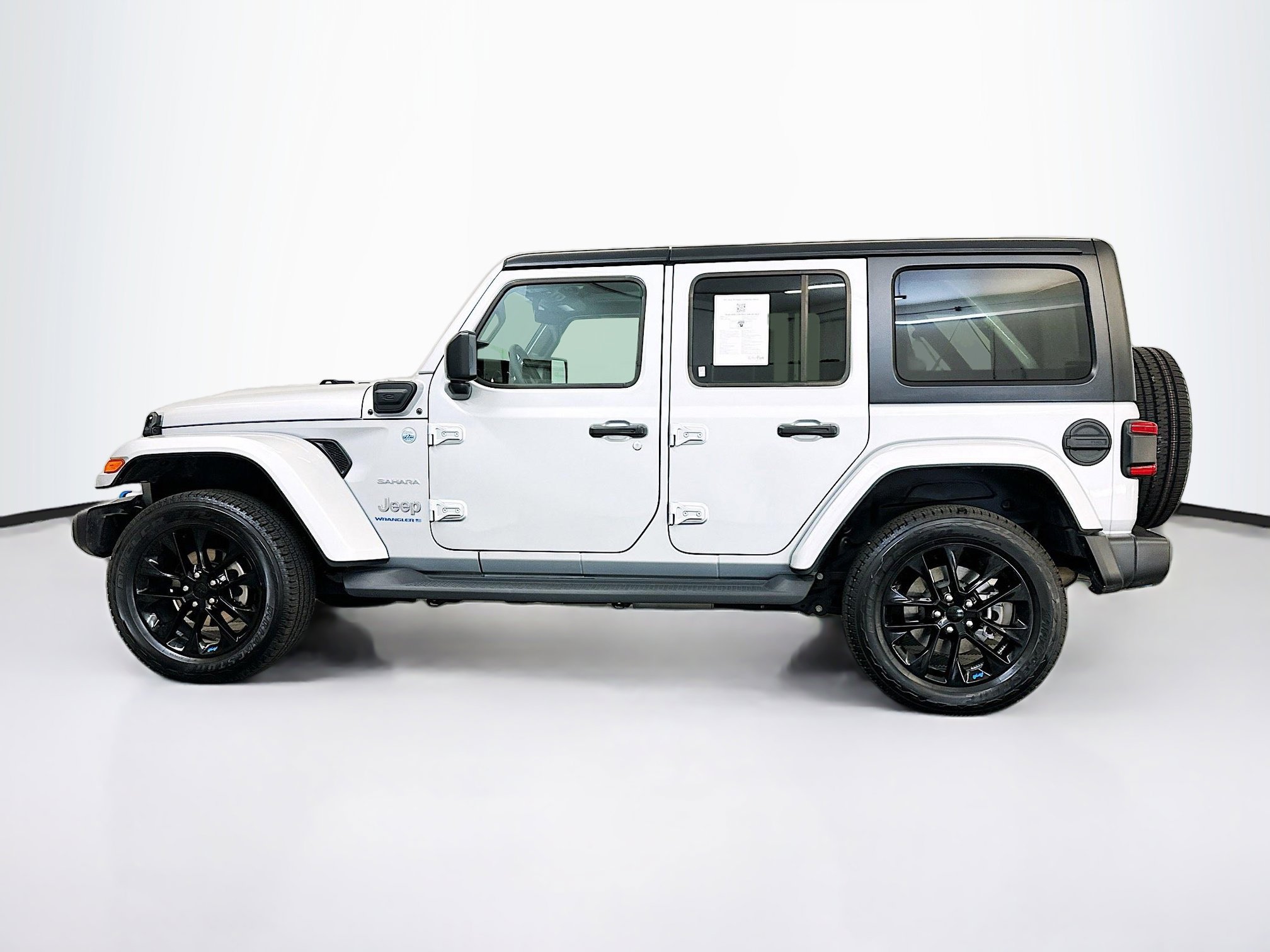 Used 2023 Jeep Wrangler Sahara image 4
