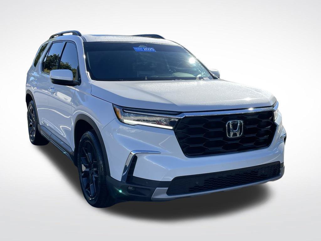 Certified 2025 Honda Pilot Touring image 8