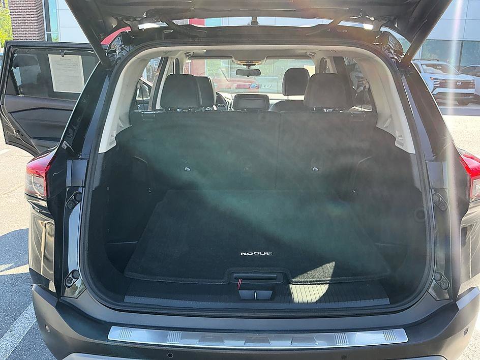 Used 2021 Nissan Rogue SV w/ Premium Package FWD image 25