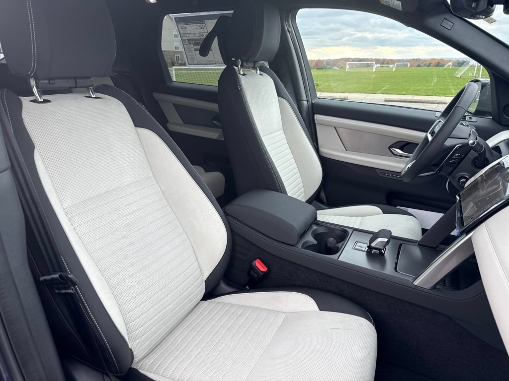 New 2025 Land Rover Discovery Sport Dynamic SE AWD/4WD image 15
