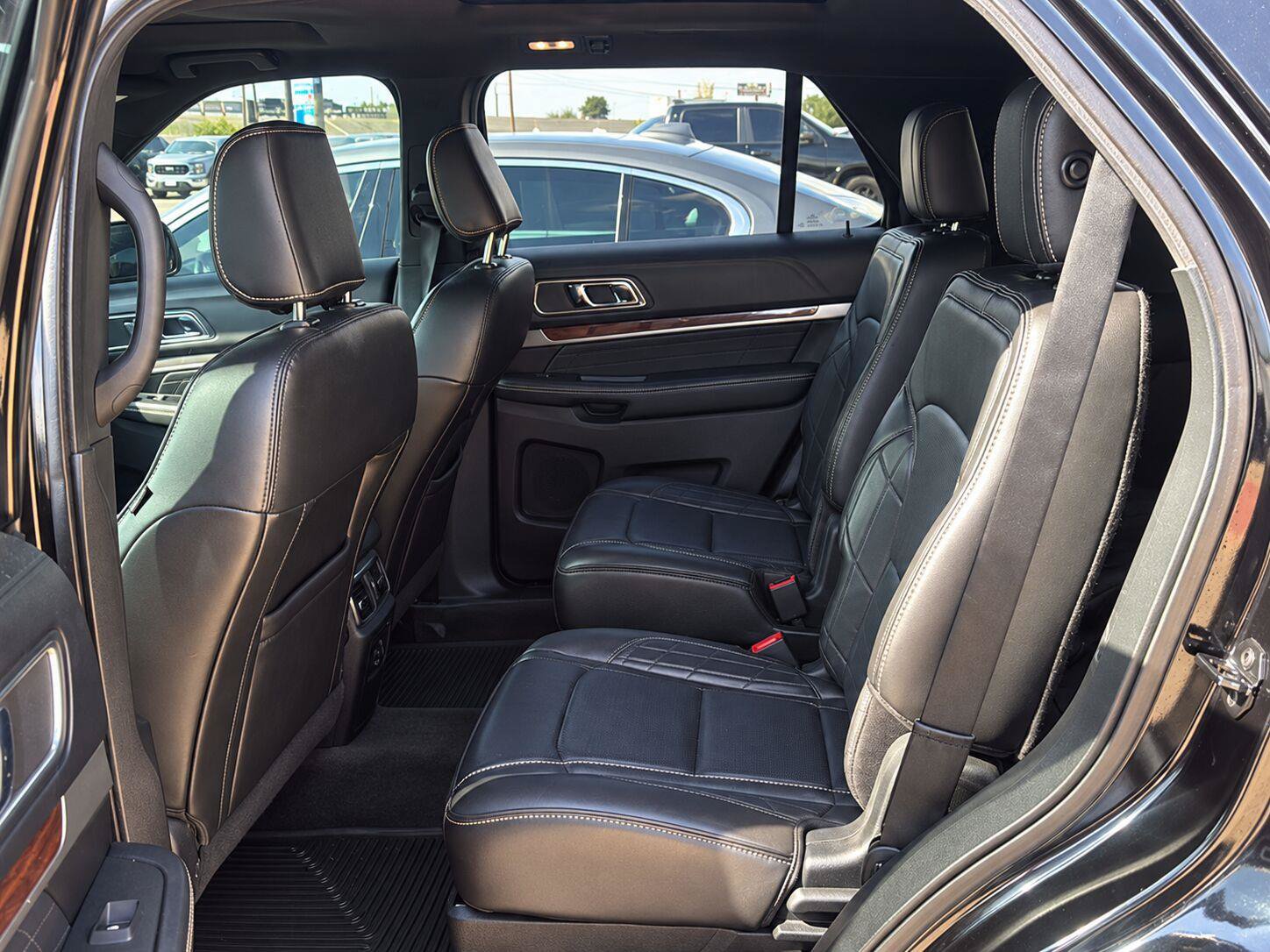 Used 2018 Ford Explorer Platinum AWD/4WD image 30