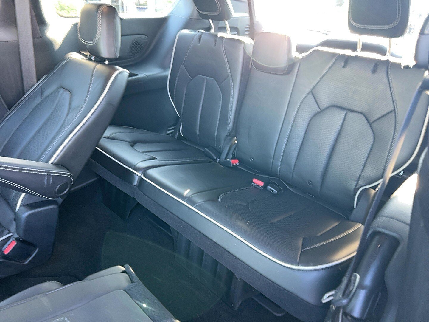Used 2018 Chrysler Pacifica Limited FWD image 5