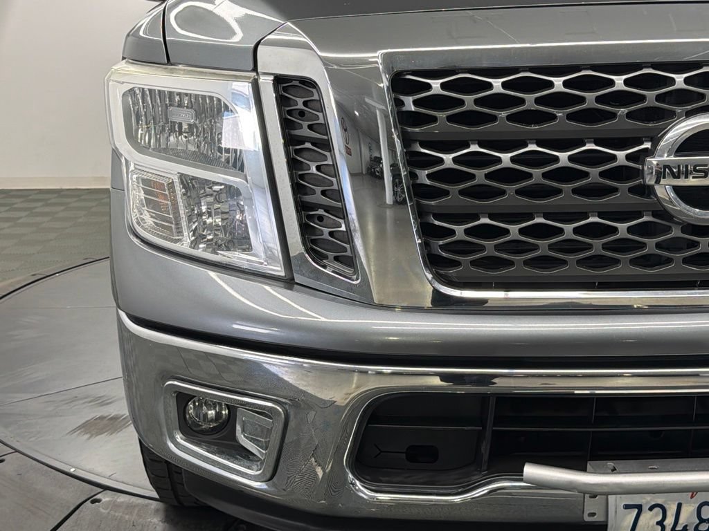 Used 2018 Nissan Titan SV RWD image 9