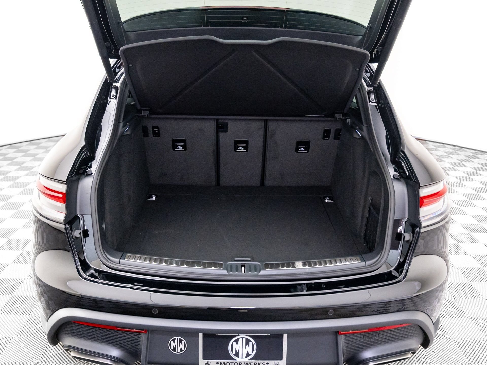 Certified 2026 Porsche Macan AWD/4WD image 31