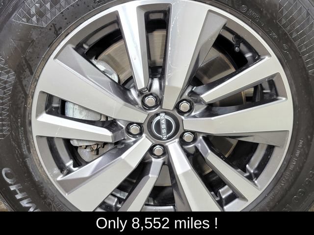 Used 2025 Nissan Pathfinder SL AWD/4WD image 10