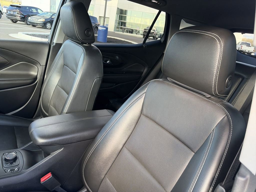 Used 2023 GMC Terrain SLT w/ Elevation Edition image 11