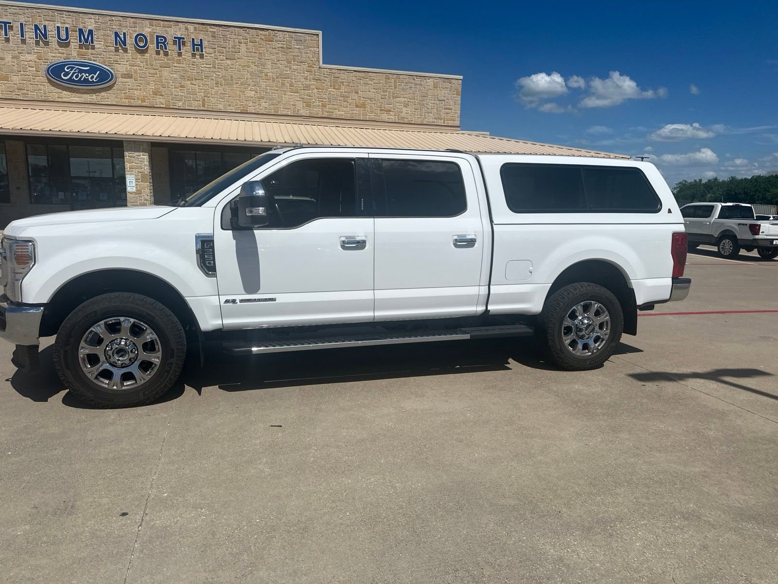 Used 2022 Ford F350 Lariat w/ Lariat Ultimate Package AWD/4WD image 2