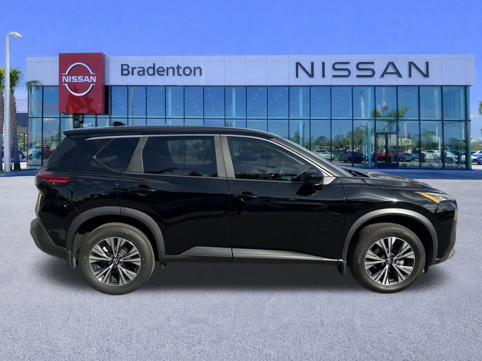 Certified 2023 Nissan Rogue SV image 4