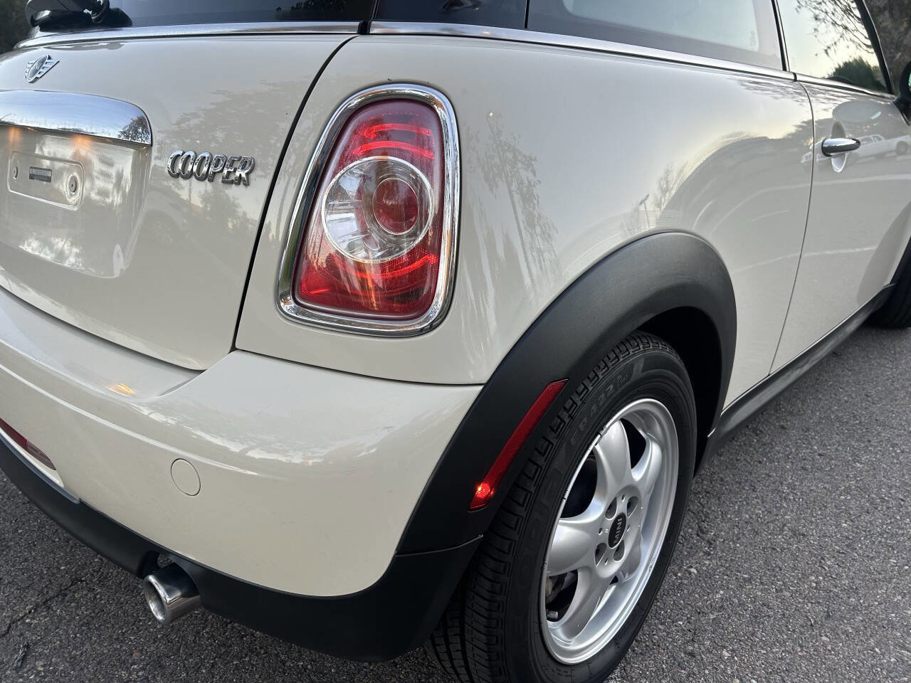 Used 2011 MINI Cooper Hardtop image 11