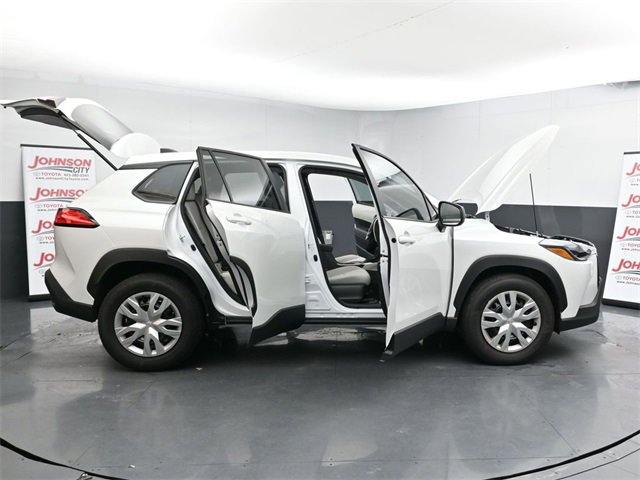 Used 2025 Toyota Corolla Cross L image 27