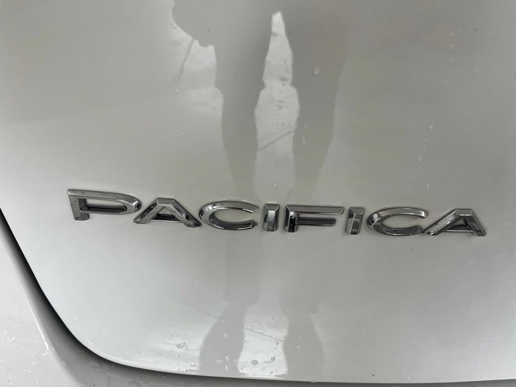Used 2024 Chrysler Pacifica Touring-L FWD image 43