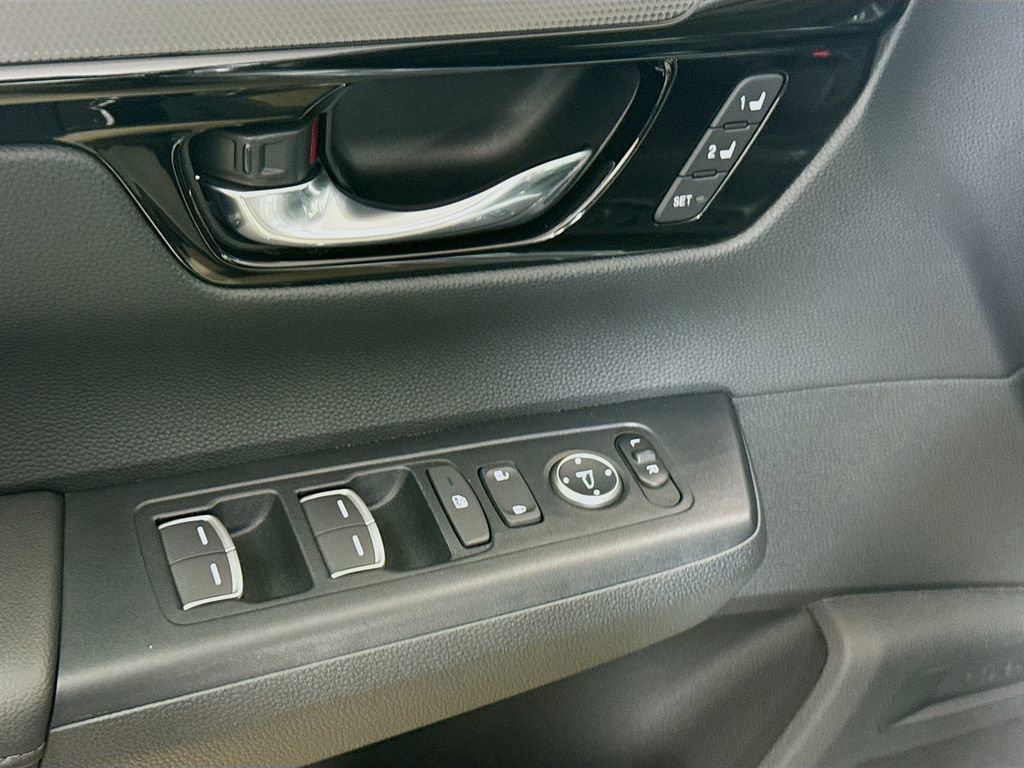 Used 2025 Honda CR-V EX-L image 17
