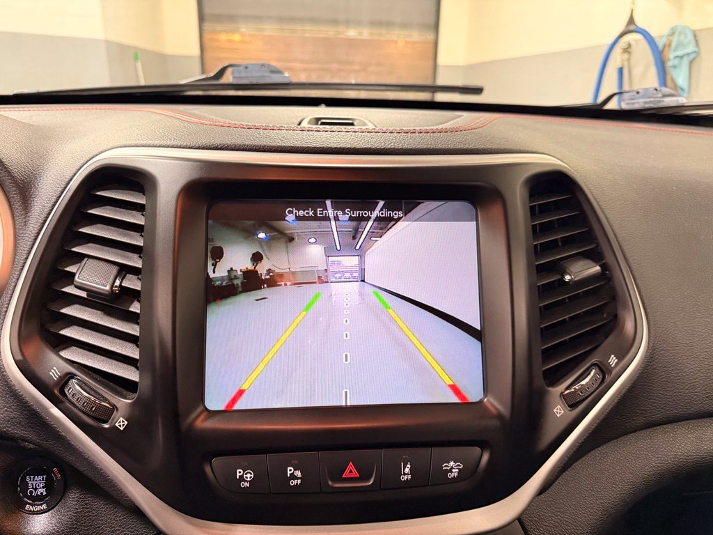 Used 2015 Jeep Cherokee Trailhawk w/ Comfort/Convenience Group AWD/4WD image 17