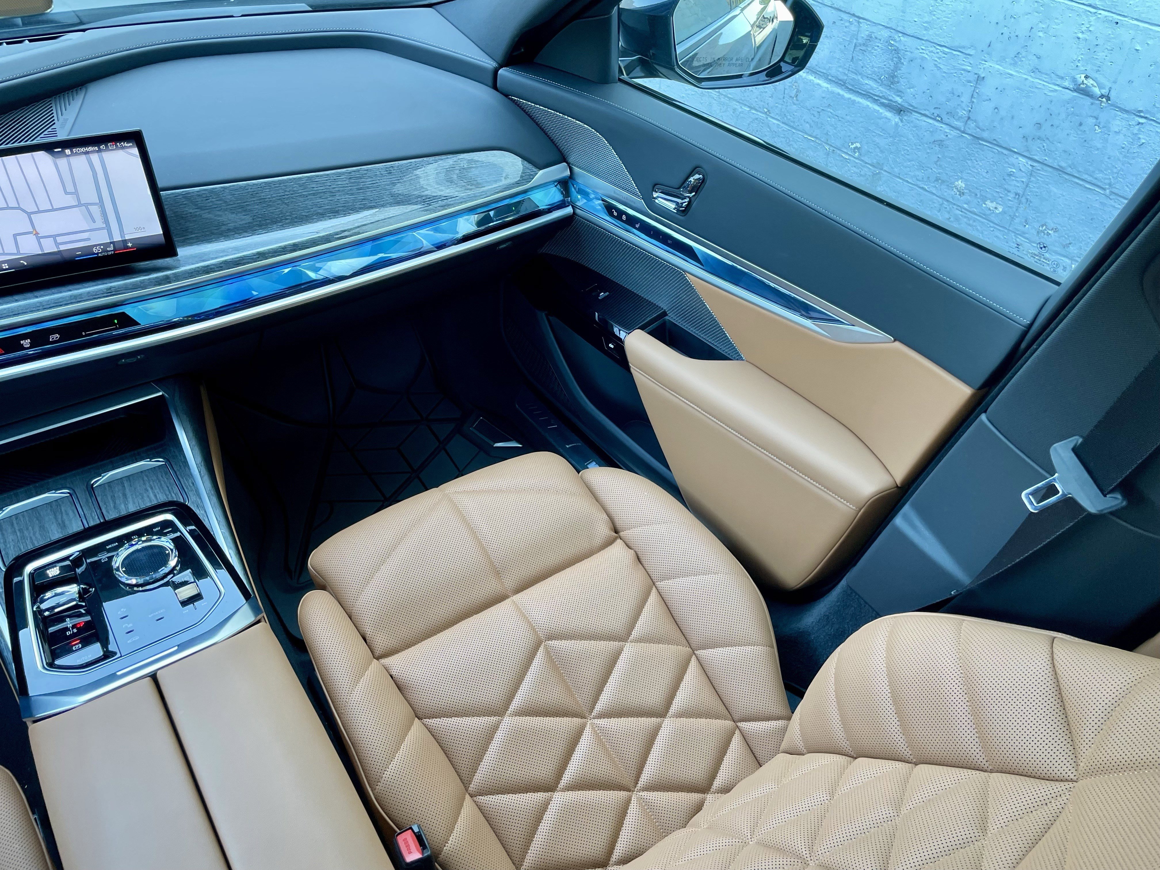 Used 2025 BMW 740i xDrive image 18