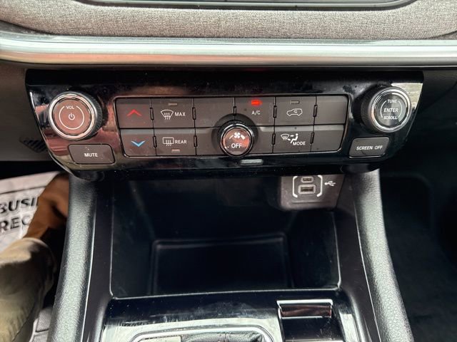 Used 2024 Jeep Compass Latitude image 38