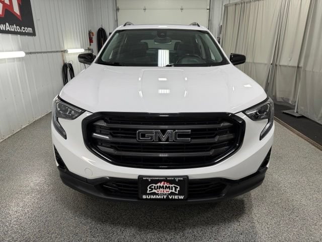 Used 2021 GMC Terrain SLT w/ Elevation Edition AWD/4WD image 2