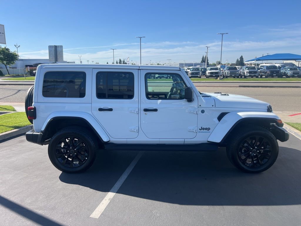 Used 2025 Jeep Wrangler Unlimited Sahara AWD/4WD image 14