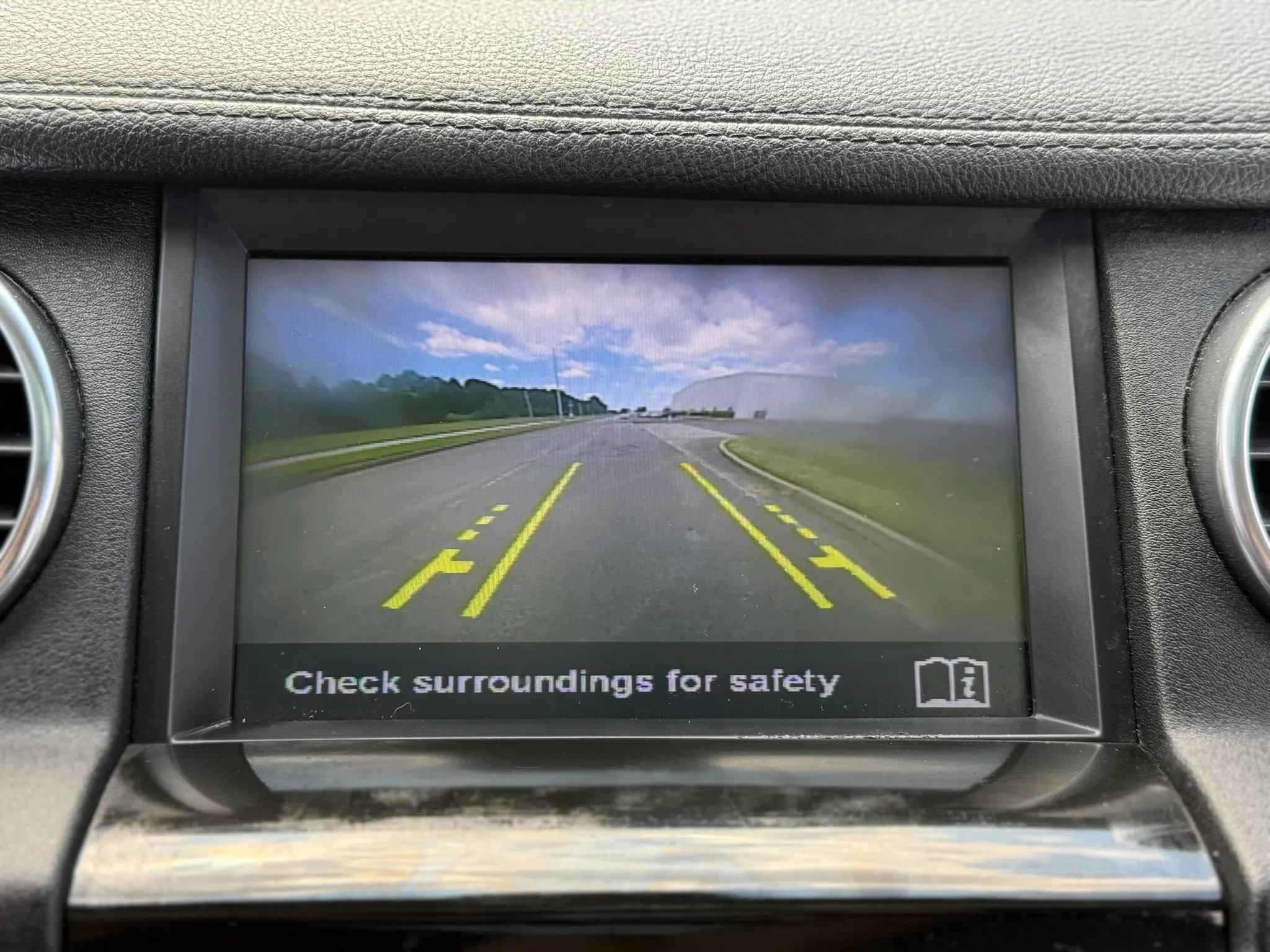 Used 2015 Land Rover LR4 HSE AWD/4WD image 23