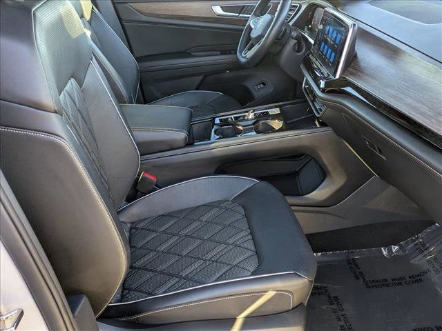 Used 2024 Volkswagen Atlas SEL Premium R-Line image 23