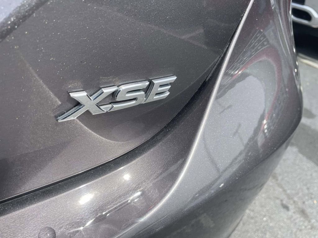 Used 2023 Toyota Camry XSE image 9