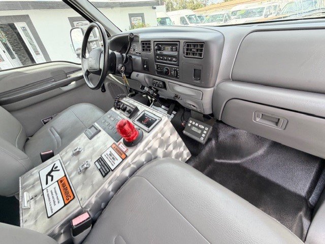 Used 2002 Ford F550 2WD Crew Cab Super Duty image 22