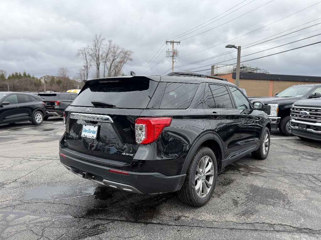 Used 2022 Ford Explorer XLT w/ Equipment Group 202A image 7