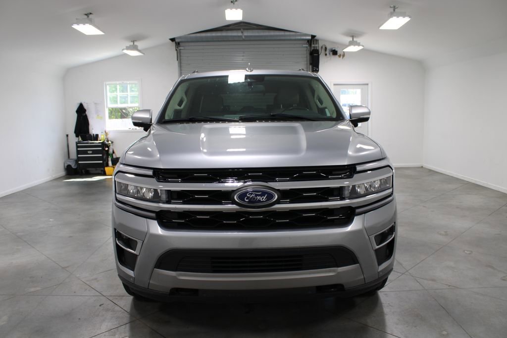 Used 2023 Ford Expedition Limited image 3