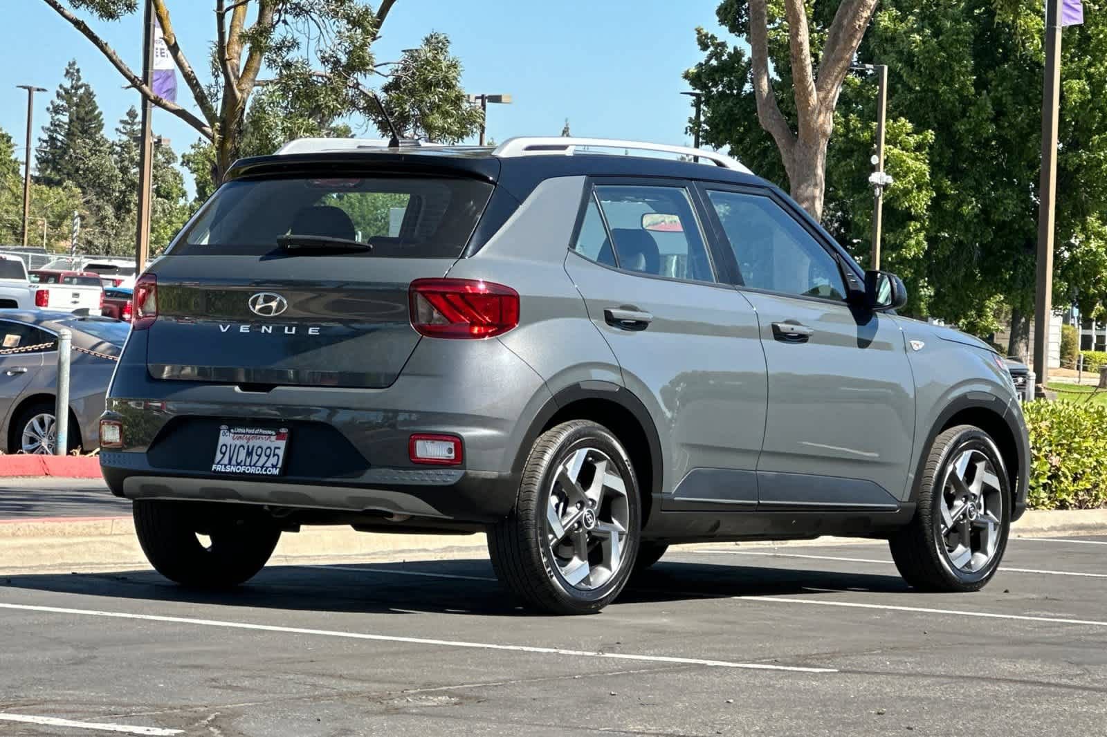 Used 2026 Hyundai Venue SEL FWD image 2