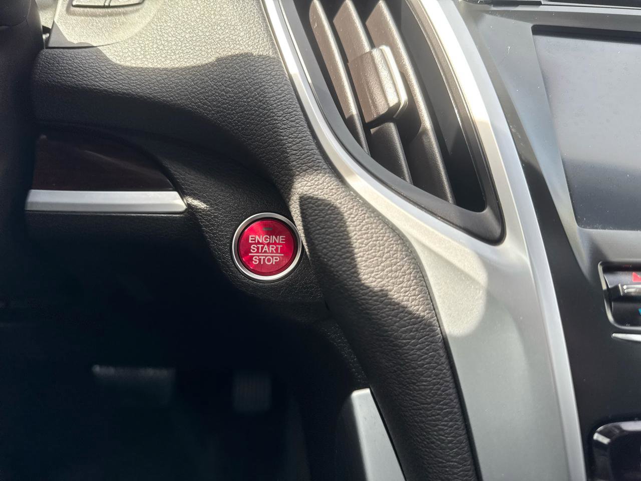 Used 2015 Acura TLX w/ Technology Package FWD image 34