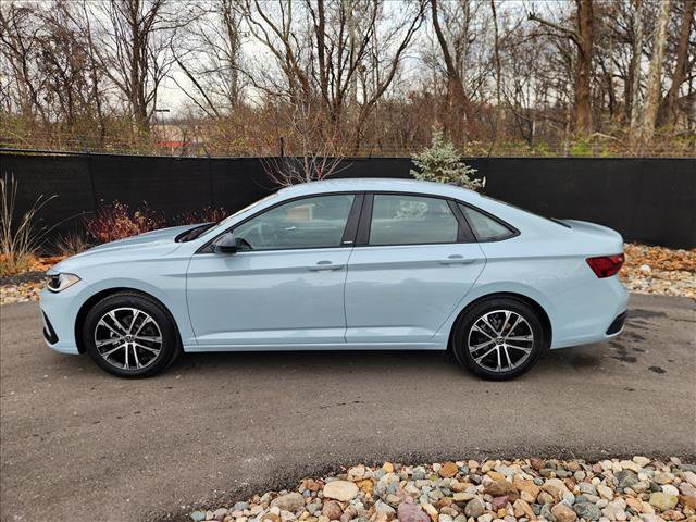 Certified 2025 Volkswagen Jetta Sport image 2