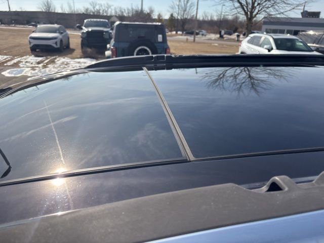 Used 2017 Chrysler Pacifica Limited image 5