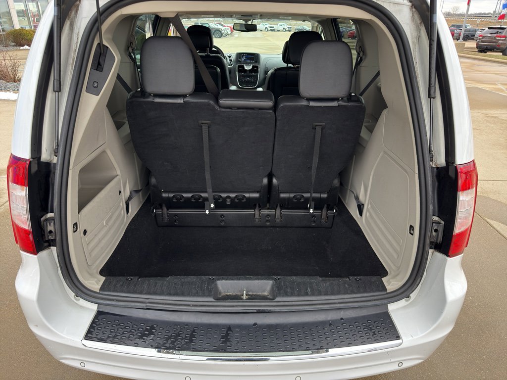 Used 2015 Chrysler Town & Country Touring-L w/ Driver Convenience Group FWD image 14