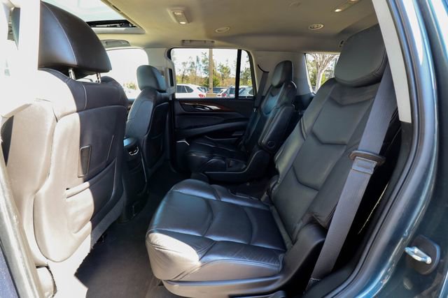 Used 2019 Cadillac Escalade Luxury image 38