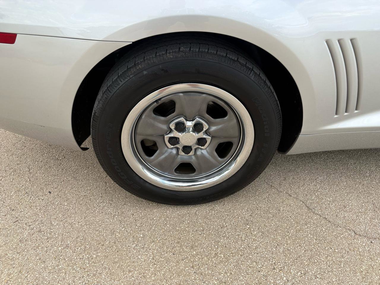 Used 2010 Chevrolet Camaro LS RWD image 27