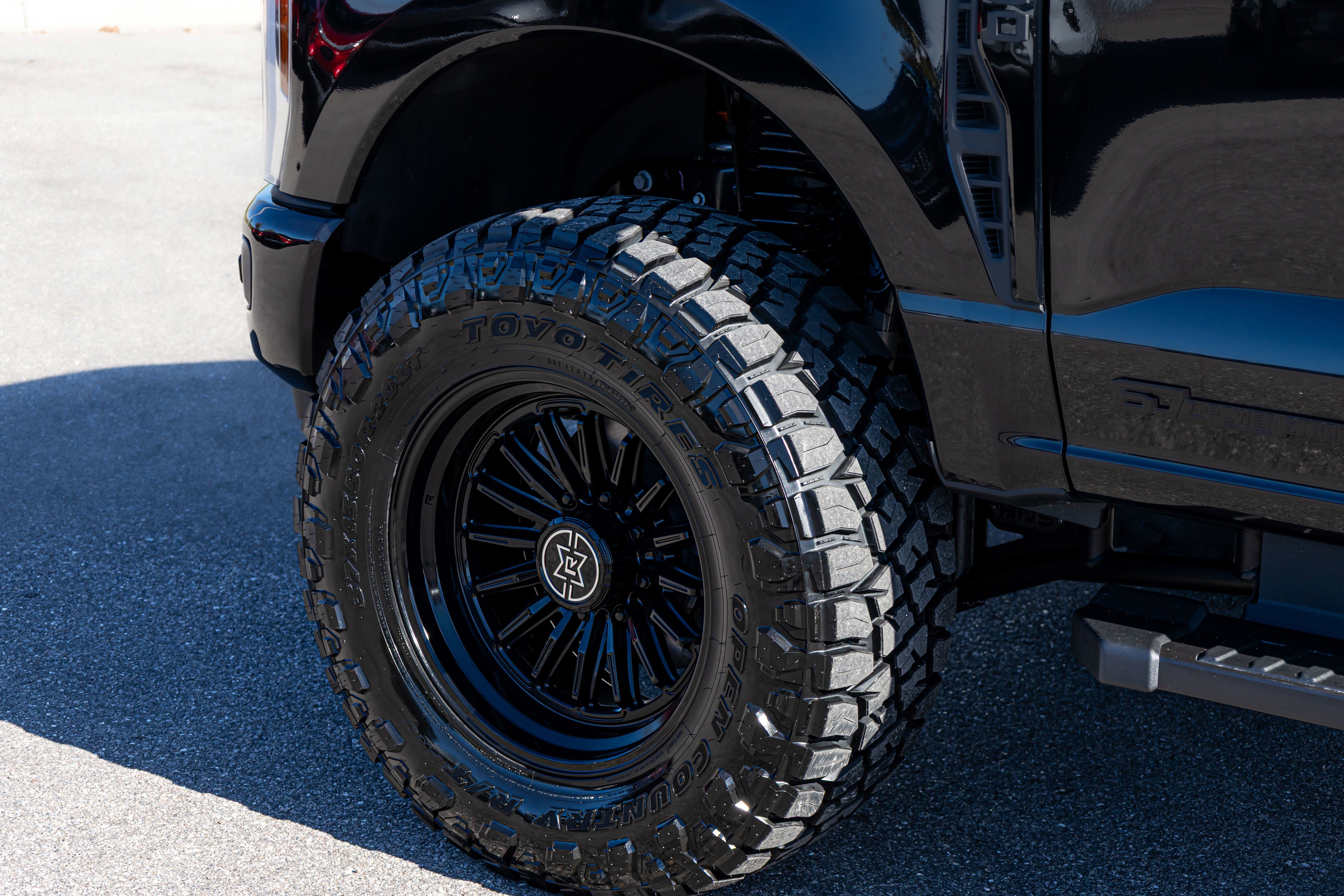 New 2025 Ford F350 Lariat w/ Lariat Ultimate Package image 42