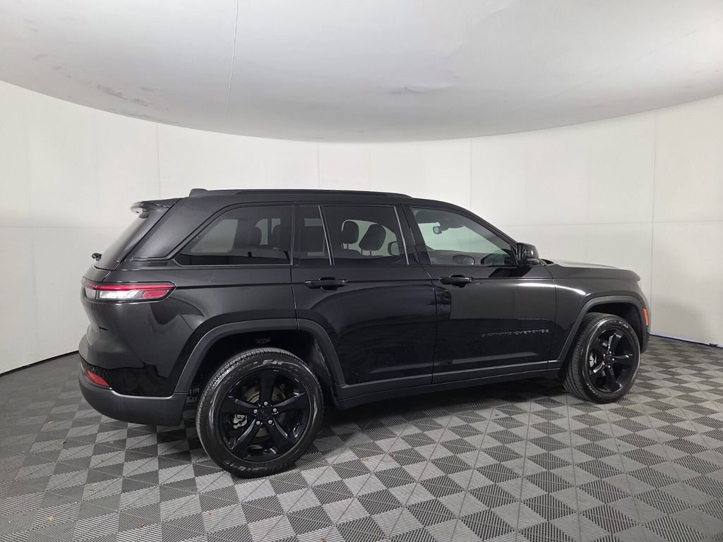 Certified 2024 Jeep Grand Cherokee Altitude image 6