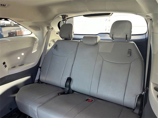 Used 2023 Toyota Sienna Limited FWD image 26